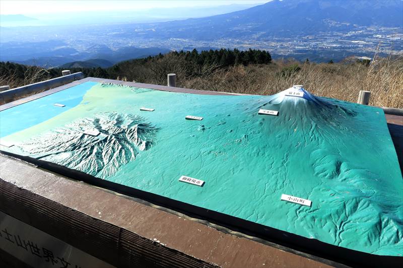 三国峠と富士山